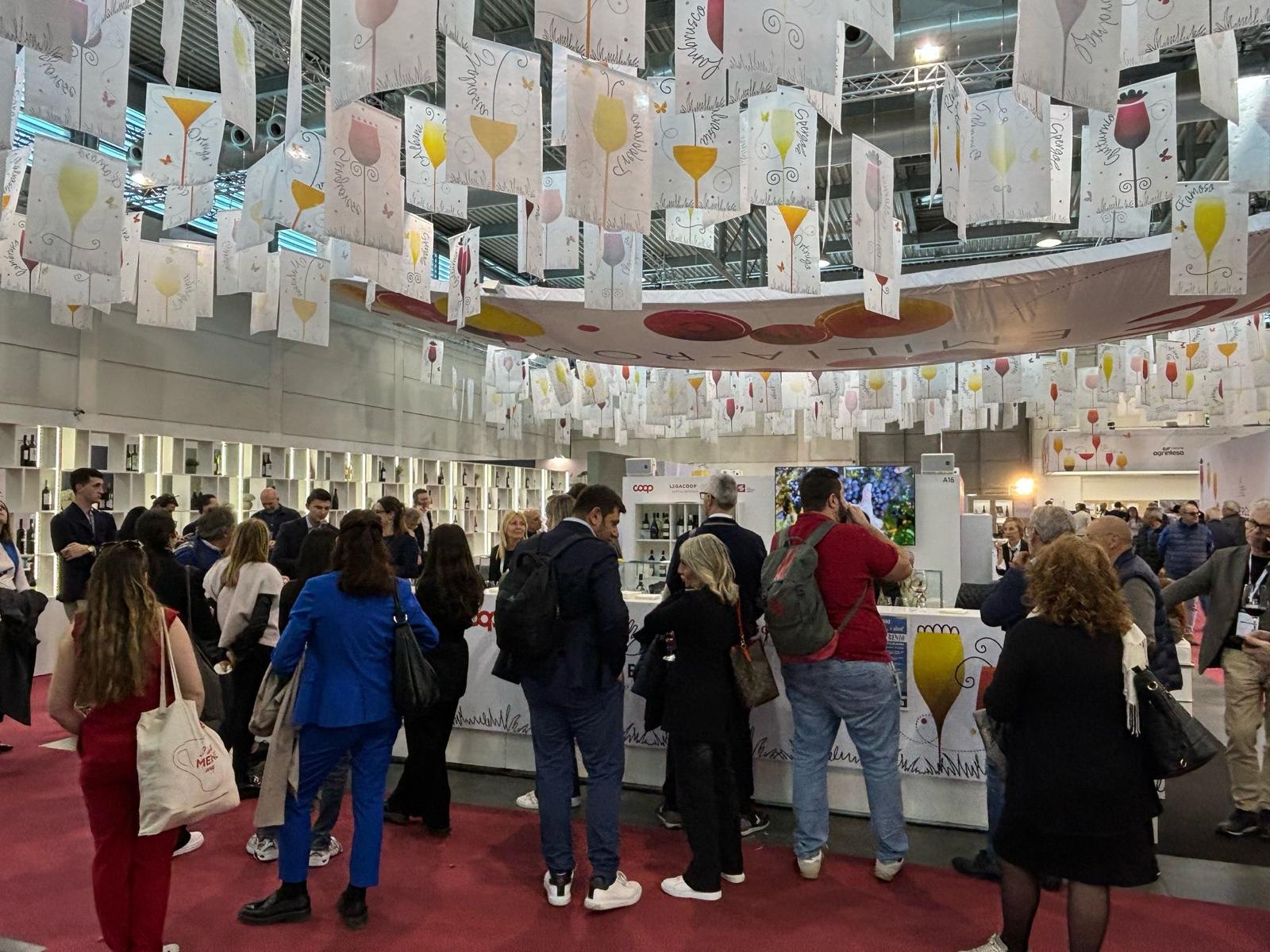 Il salotto del vino di Legacoop Agroalimentare e Coop Italia luogo di incontri politici nazionali ed europei ha visto la presenza anche di centinaia di visitatori